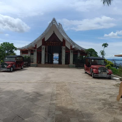 001ຮ້ານອາຫານຂະໜາດໃຫຍ່ແຄມນ້ຳງຶ່ມ