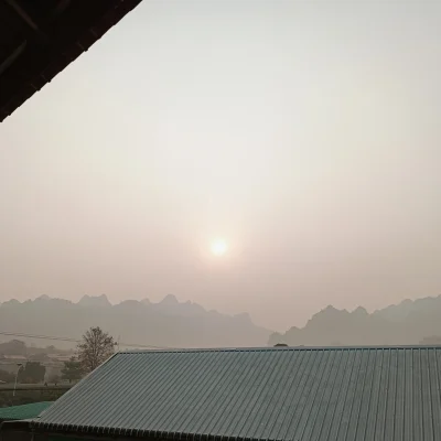 004ບັນຍາກາດຍາມເຊົ້າເມືອງລ່ອງແຈ້ງ