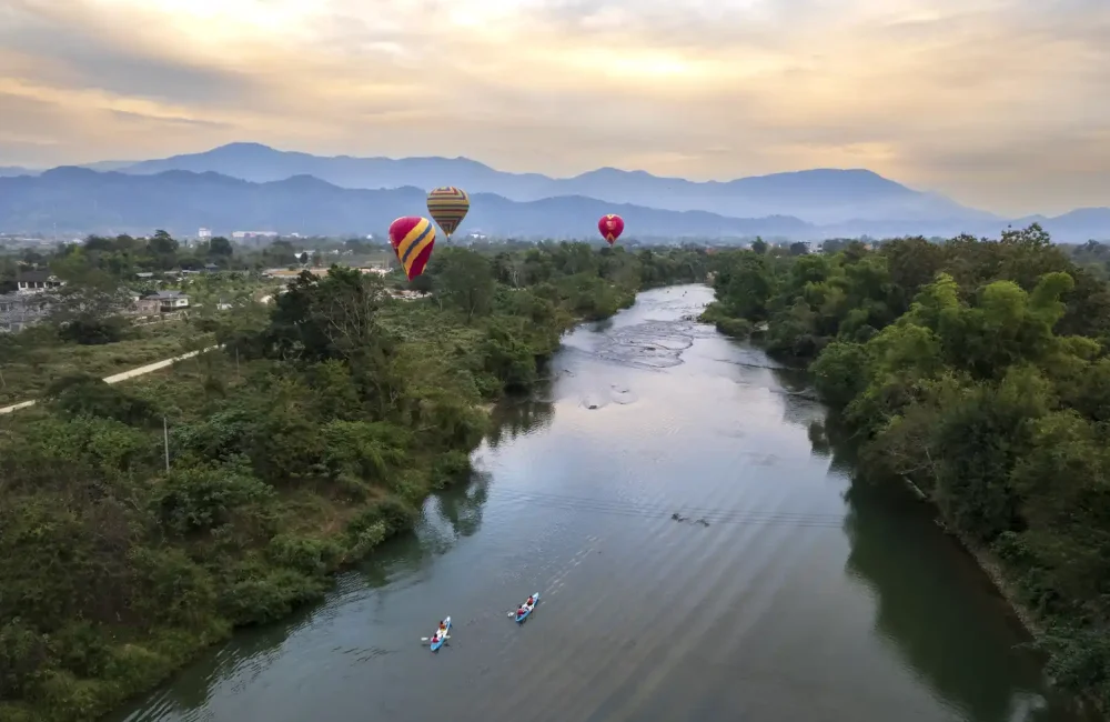 beautiful-views-of-the-mountains-and-the-balloon-t-2025-02-11-09-24-59-utc_result